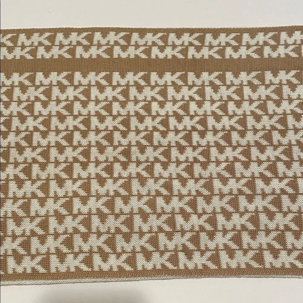 Michael Kors Elegant Brown and Cream knitted Scarf